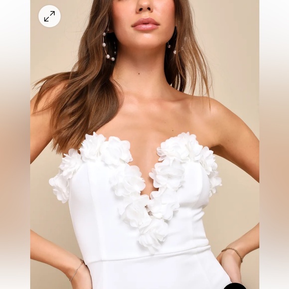 Gorgeous Wonder White 3D Floral Applique Strapless Mini Dress - NWT, small - Picture 2 of 3